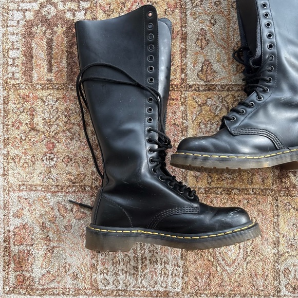 Dr. Marten’s Black Leather Lace-Up Boots Size 8 - Picture 3 of 7